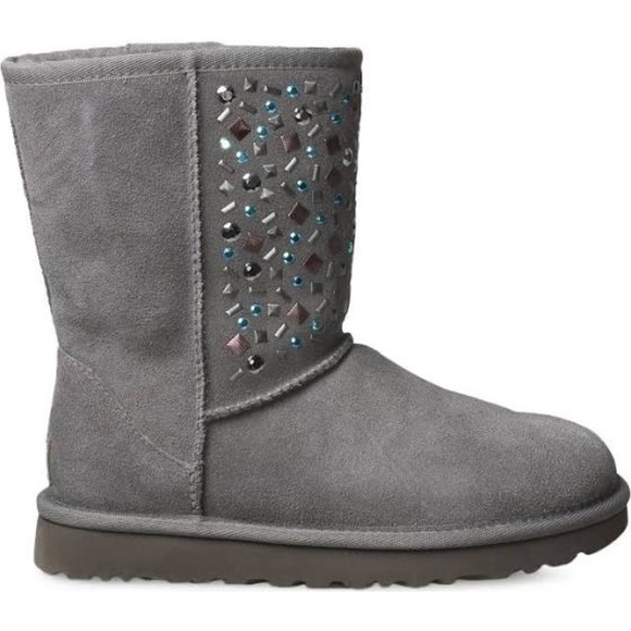 UGG CLASSIC SHORT STUD II - Picture 1 of 4